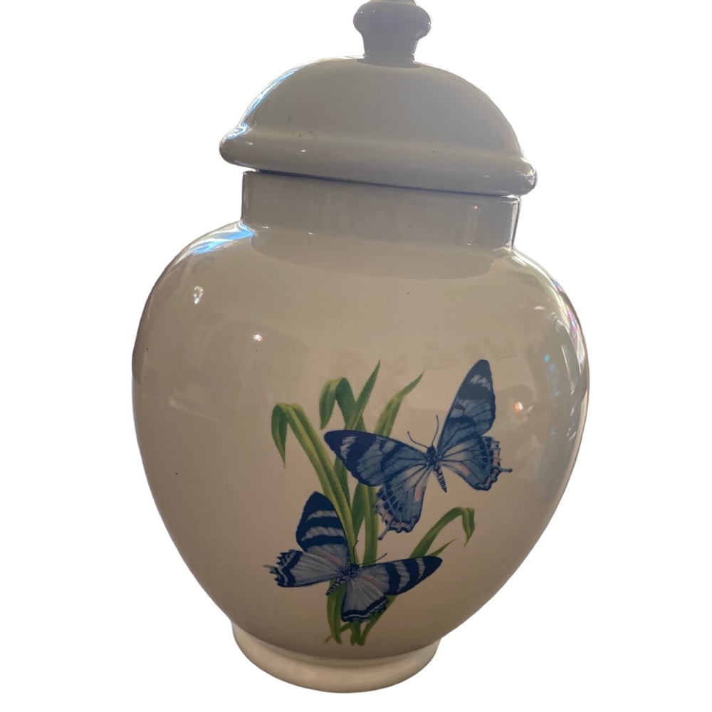 Vintage FTD ginger jar with lid